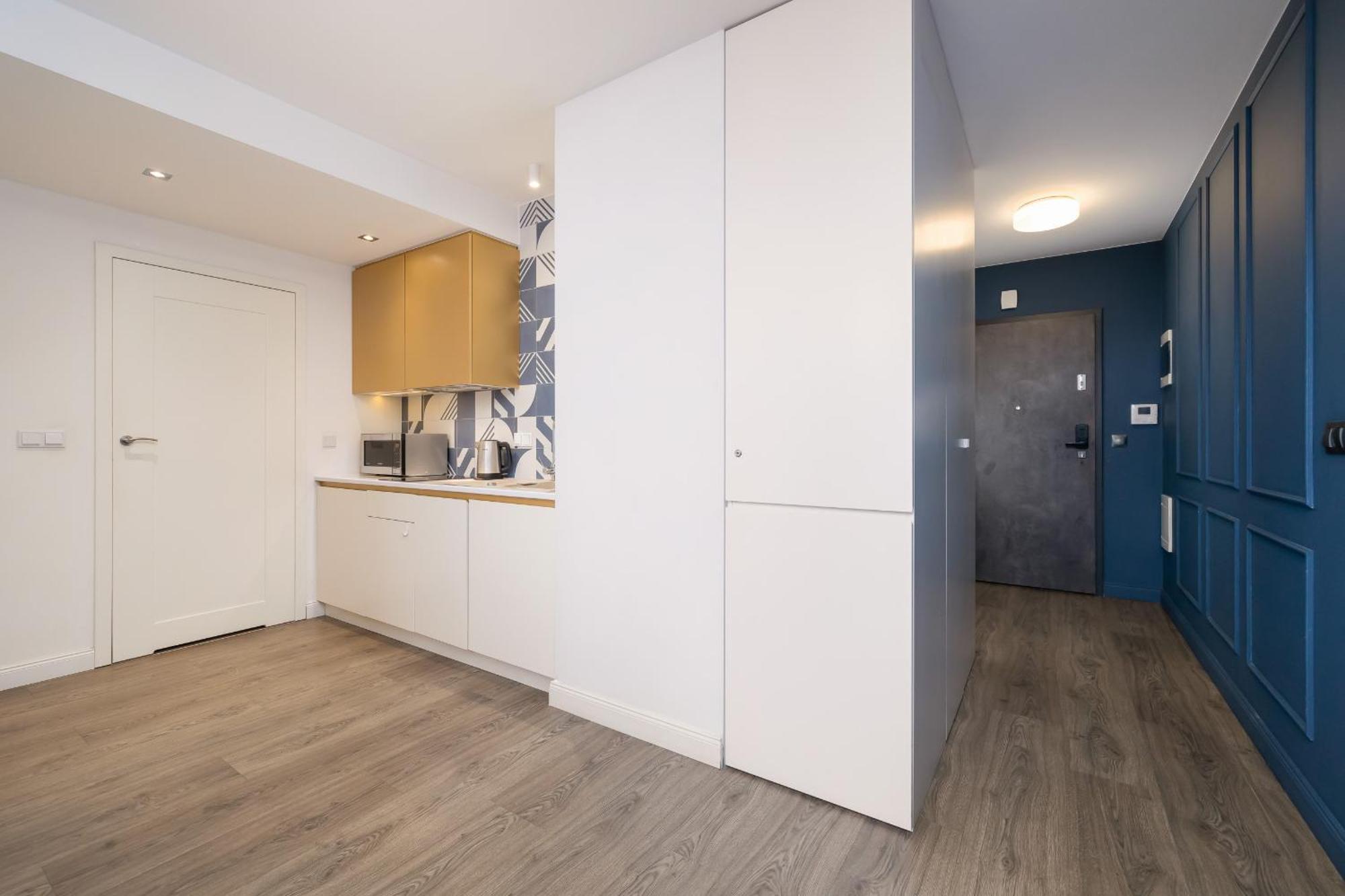 Blue And Green Apartment With Bright Pink Bedroom In Krakow By Noclegi Renters Εξωτερικό φωτογραφία