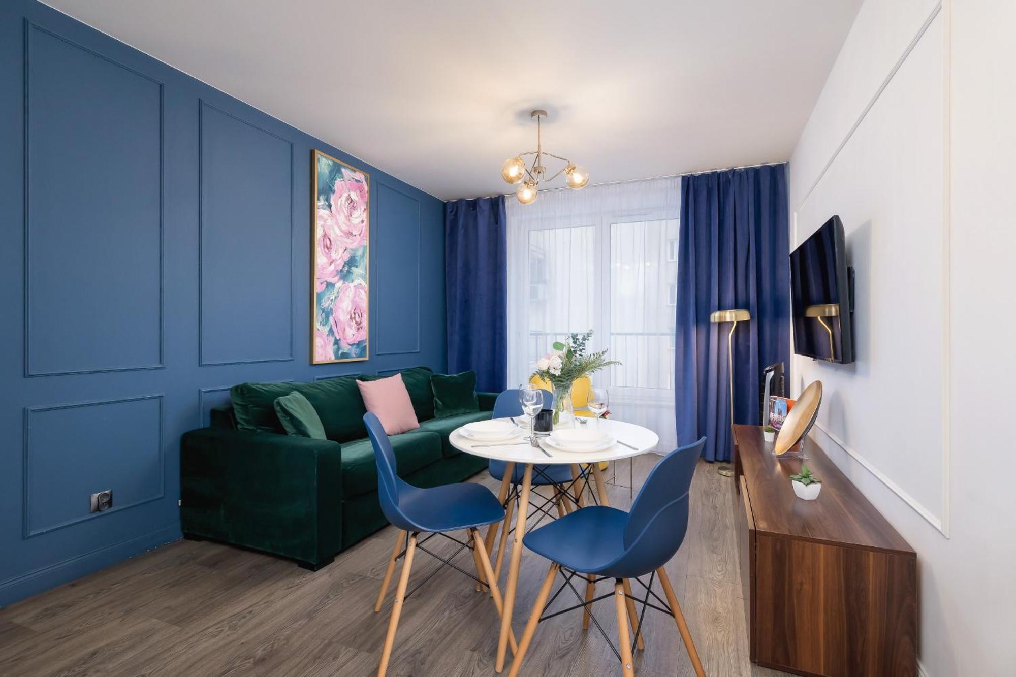 Blue And Green Apartment With Bright Pink Bedroom In Krakow By Noclegi Renters Εξωτερικό φωτογραφία