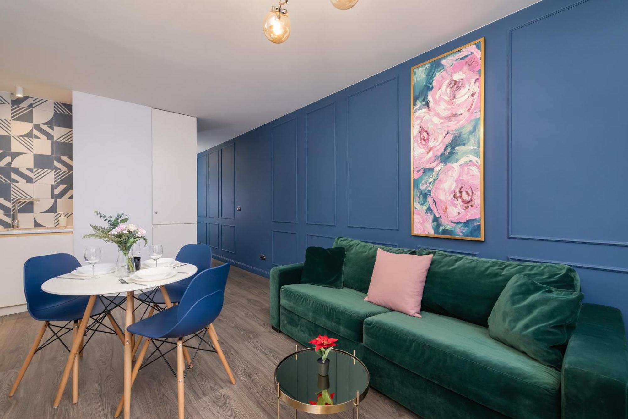 Blue And Green Apartment With Bright Pink Bedroom In Krakow By Noclegi Renters Εξωτερικό φωτογραφία